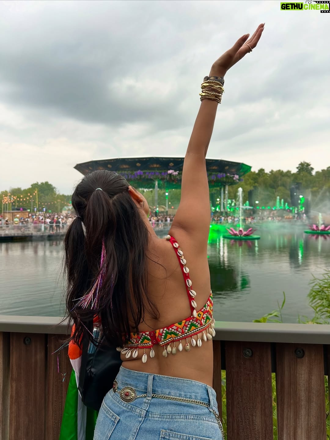 Himadri - 15.7K Likes - Just two sisters ticking off their dream place ♥️Day 1 of @tomorrowland 2025!
Live Today, Love Tomorrow & Unite Forever✨😍🤌

#tomorrowland #tomorrowland2025 #belgium #boom #sisters