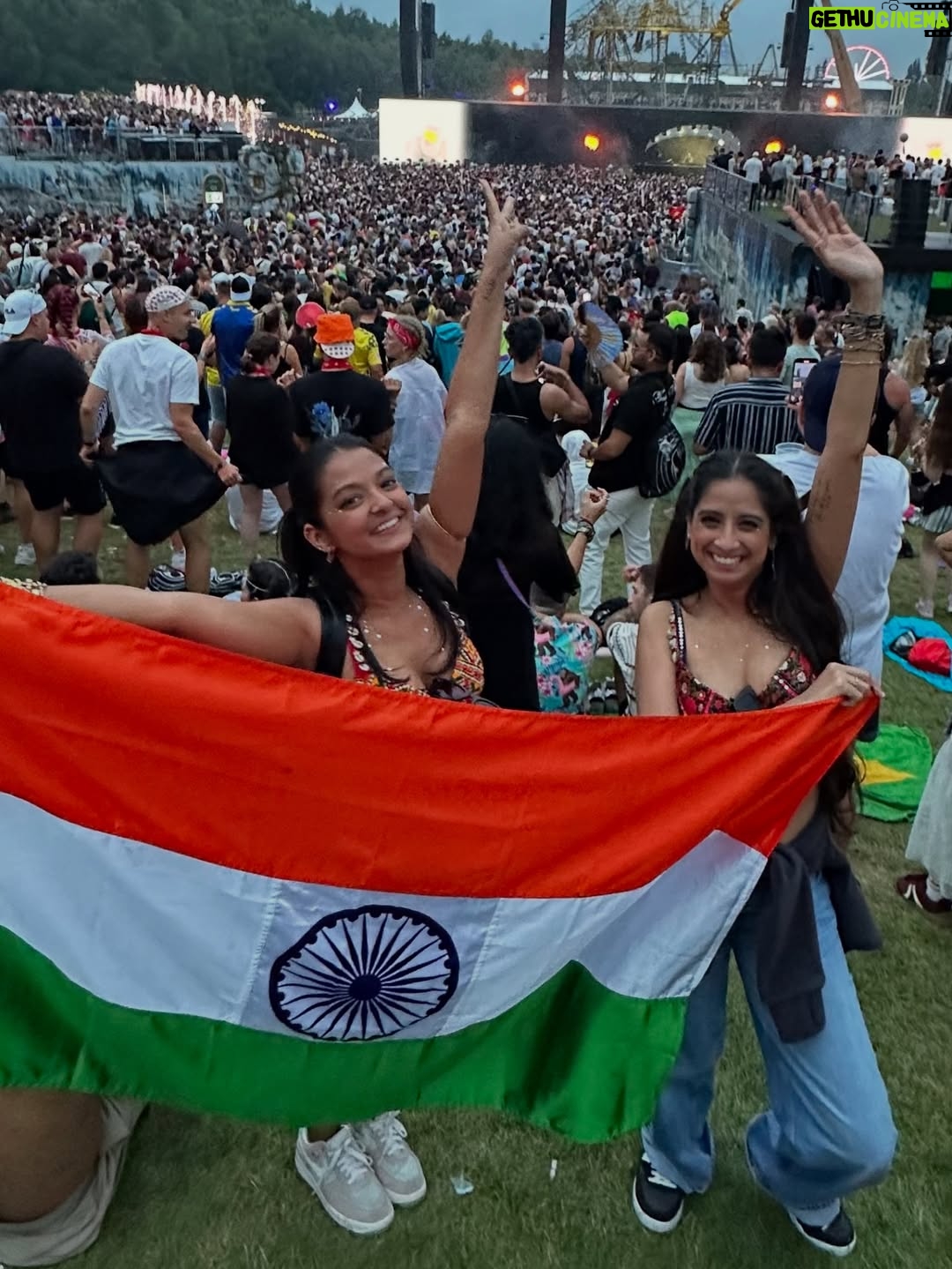 Himadri - 15.7K Likes - Just two sisters ticking off their dream place ♥️Day 1 of @tomorrowland 2025!
Live Today, Love Tomorrow & Unite Forever✨😍🤌

#tomorrowland #tomorrowland2025 #belgium #boom #sisters