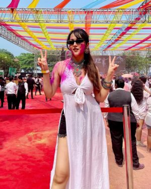 Himani Sharma Instagram - Holi 2025 ✌🏻
..
..
..
..
#holi #festivalofcolours #holi2025 #himanisharma