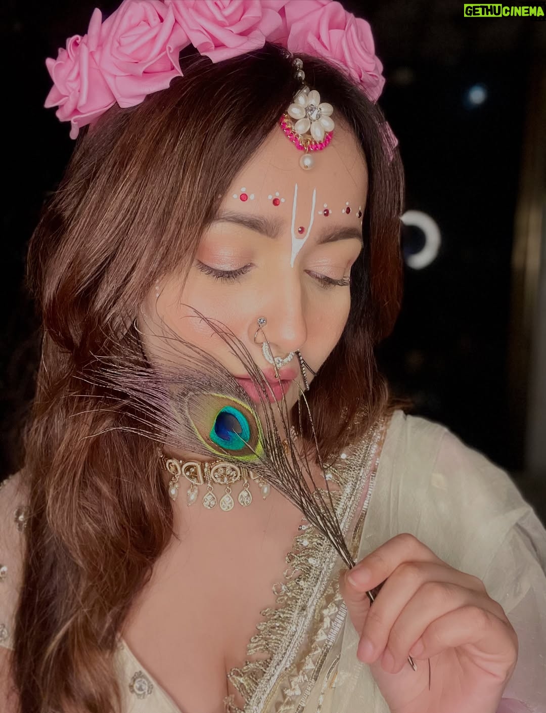 Himani Sharma - 2.9K Likes - हाथी घोड़ा पालकी जय कन्हैया लाल की 🪈 🦚 
..
..
..
..
#radha #radharani #janmashtami #harekṛiṣhna #selfportraits