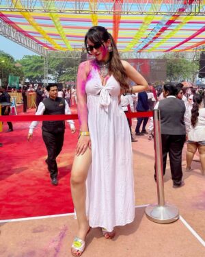 Himani Sharma Instagram - Holi 2025 ✌🏻
..
..
..
..
#holi #festivalofcolours #holi2025 #himanisharma