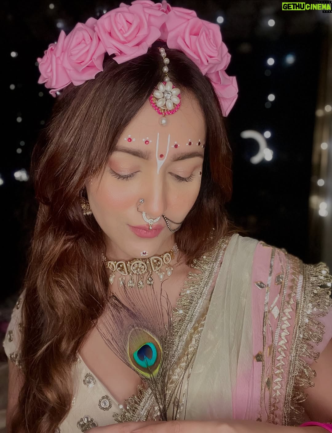 Himani Sharma - 2.9K Likes - हाथी घोड़ा पालकी जय कन्हैया लाल की 🪈 🦚 
..
..
..
..
#radha #radharani #janmashtami #harekṛiṣhna #selfportraits