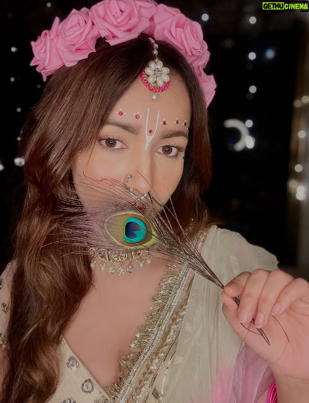 Himani Sharma - 2.9K Likes - हाथी घोड़ा पालकी जय कन्हैया लाल की 🪈 🦚 
..
..
..
..
#radha #radharani #janmashtami #harekṛiṣhna #selfportraits