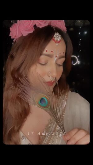 Himani Sharma Instagram - Tum prem ho
Tum preet ho
Manmeet ho Kanha
Mere manmeet ho… 🪈 🦚
..
..
..
..
..
..
#radharani #janamashtami #himanisharma #harekrishnna #janamashatami2025