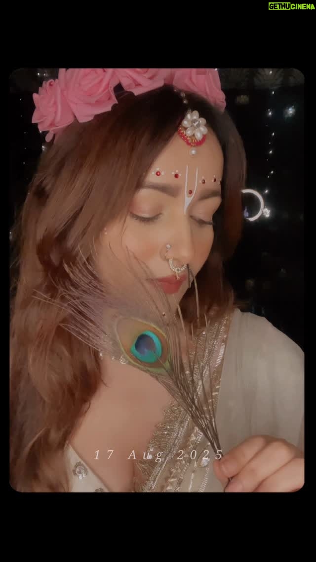 Himani Sharma - 4.6K Likes - Tum prem ho
Tum preet ho
Manmeet ho Kanha
Mere manmeet ho… 🪈 🦚 
..
..
..
..
..
..
#radharani #janamashtami #himanisharma #harekrishnna #janamashatami2025