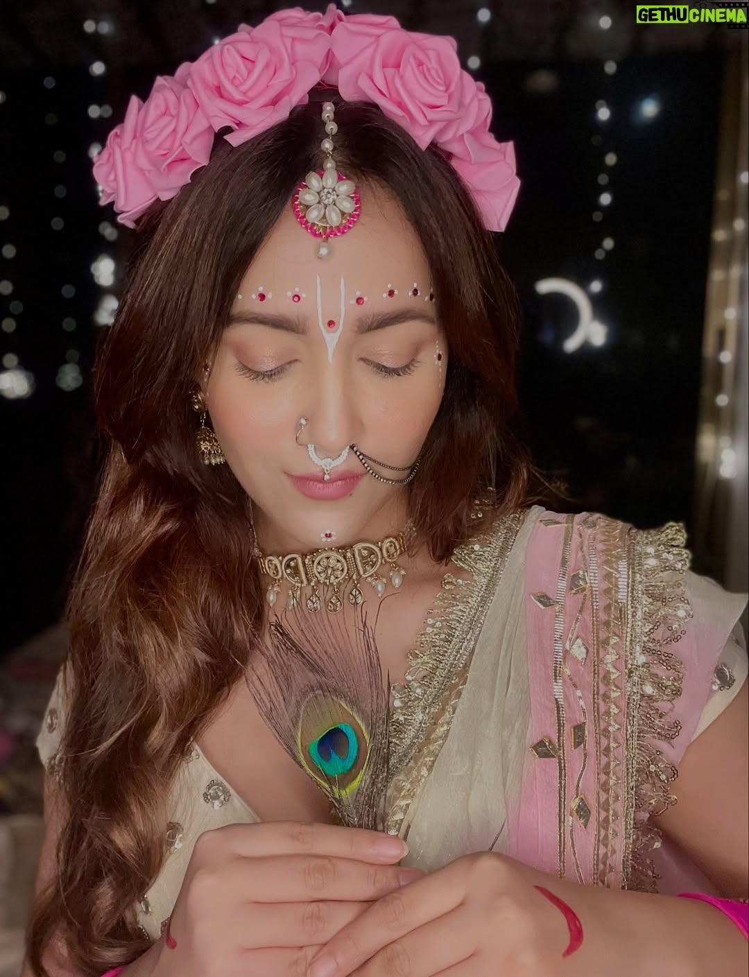 Himani Sharma - 2.9K Likes - हाथी घोड़ा पालकी जय कन्हैया लाल की 🪈 🦚 
..
..
..
..
#radha #radharani #janmashtami #harekṛiṣhna #selfportraits