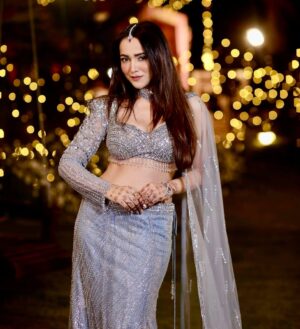Himani Sharma Instagram - Bhai ki shaadi.
For my brother’s wedding i got this beautiful aqua blue lehenga from @sidhaarthanddisha .
This is a satin fabric lehenga with full handwork and a trail
And yes i was totally looking like a “Fairy” (pari) in this one.
Outfit👗 @sidhaarthanddisha
Bag👜 @amamajewels
Camera 📸 @weddingcraft_studio
Hair & Makeup💄 by truly yours
..
..
..
..
#bhaikishaadi #himanisharma #groomsister #groomsistermakeup