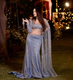 Himani Sharma Instagram - Bhai ki shaadi.
For my brother’s wedding i got this beautiful aqua blue lehenga from @sidhaarthanddisha .
This is a satin fabric lehenga with full handwork and a trail
And yes i was totally looking like a “Fairy” (pari) in this one.
Outfit👗 @sidhaarthanddisha
Bag👜 @amamajewels
Camera 📸 @weddingcraft_studio
Hair & Makeup💄 by truly yours
..
..
..
..
#bhaikishaadi #himanisharma #groomsister #groomsistermakeup
