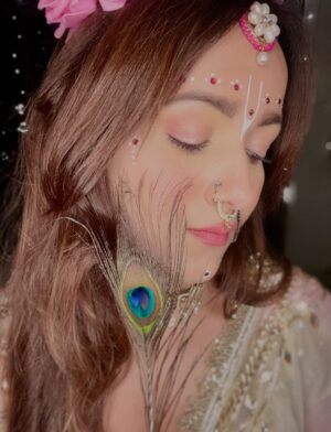 Himani Sharma Instagram - हाथी घोड़ा पालकी जय कन्हैया लाल की 🪈 🦚
..
..
..
..
#radha #radharani #janmashtami #harekṛiṣhna #selfportraits