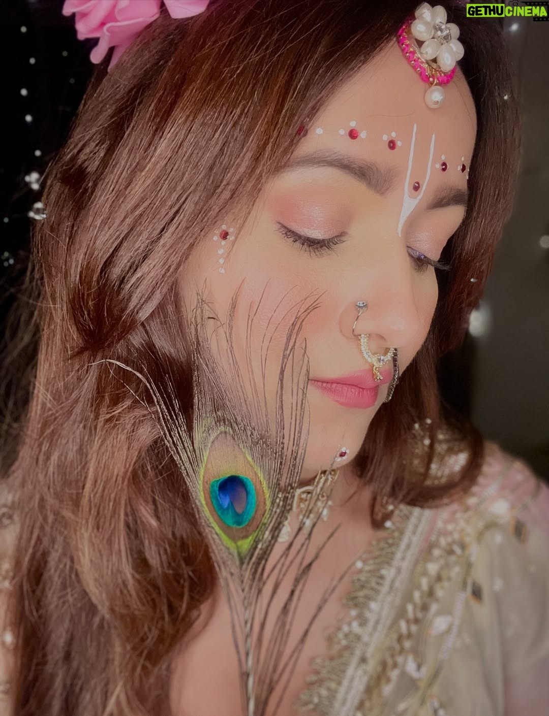 Himani Sharma - 2.9K Likes - हाथी घोड़ा पालकी जय कन्हैया लाल की 🪈 🦚 
..
..
..
..
#radha #radharani #janmashtami #harekṛiṣhna #selfportraits