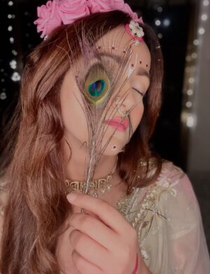 Himani Sharma Instagram - हाथी घोड़ा पालकी जय कन्हैया लाल की 🪈 🦚
..
..
..
..
#radha #radharani #janmashtami #harekṛiṣhna #selfportraits