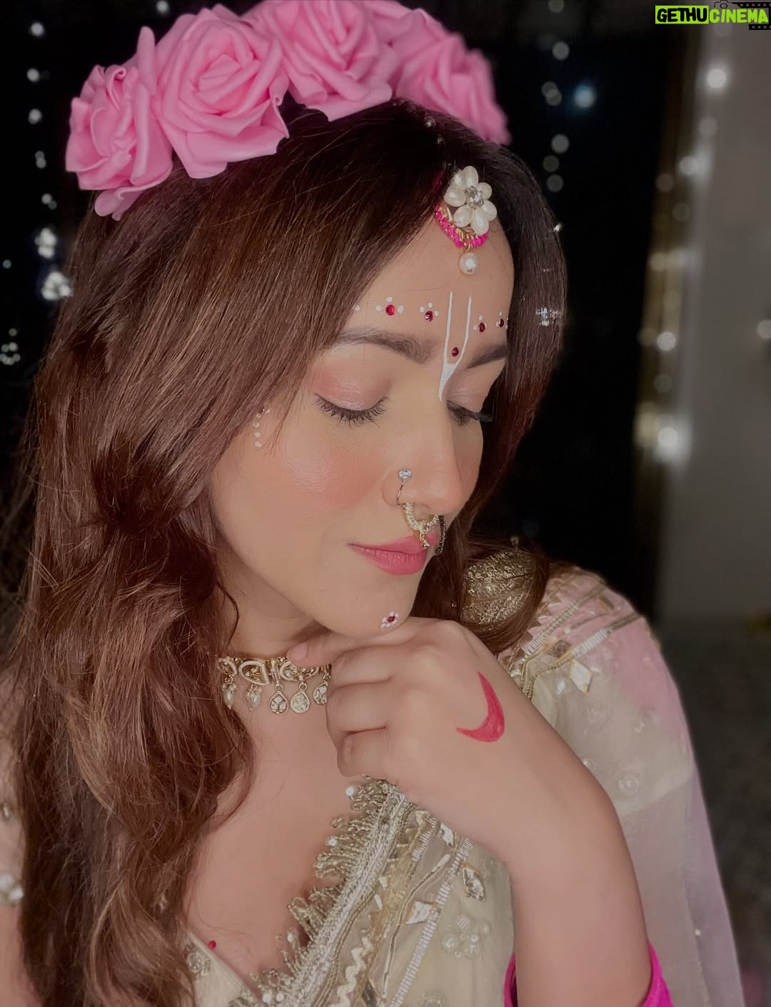 Himani Sharma - 2.9K Likes - हाथी घोड़ा पालकी जय कन्हैया लाल की 🪈 🦚 
..
..
..
..
#radha #radharani #janmashtami #harekṛiṣhna #selfportraits