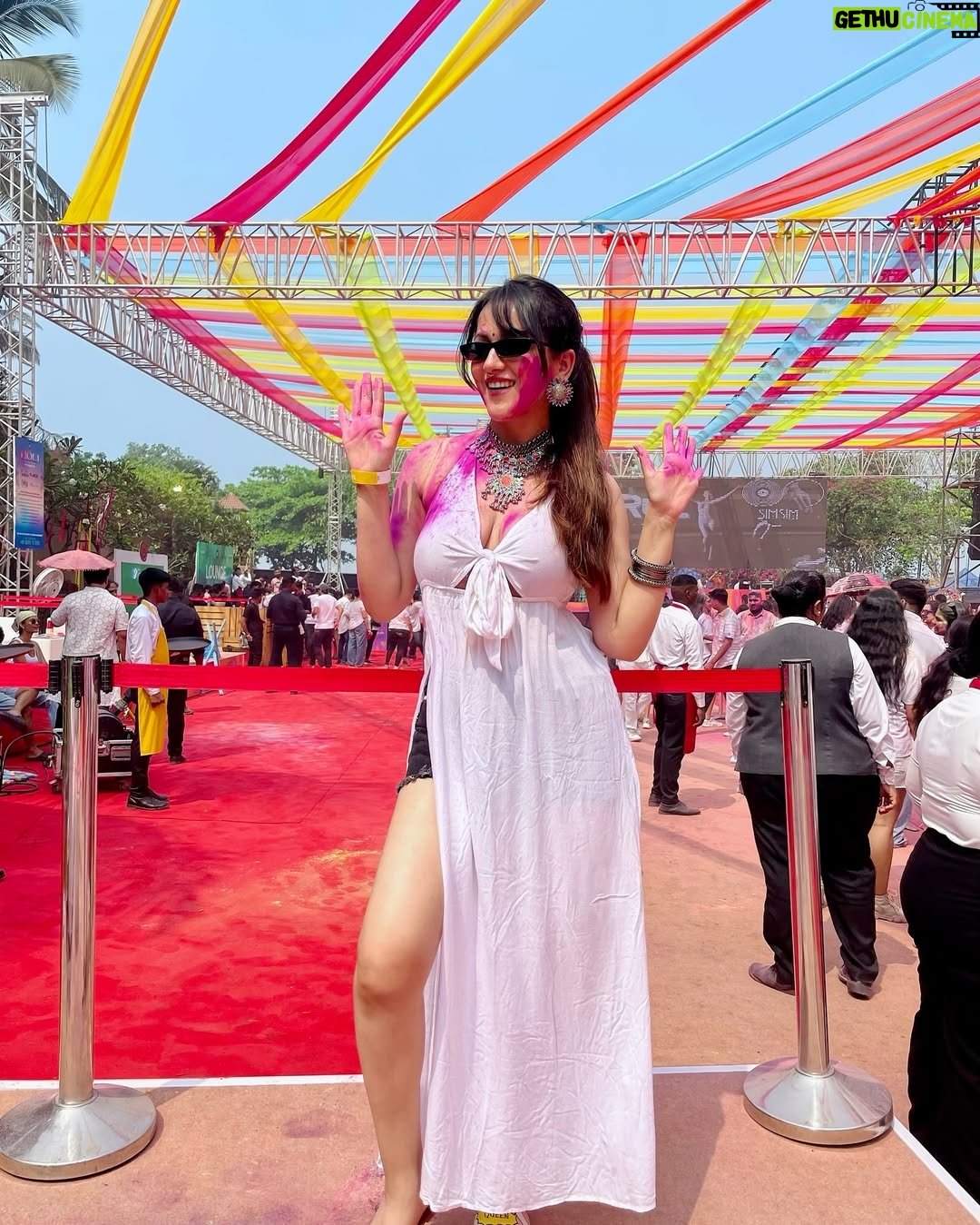 Himani Sharma - 3.8K Likes - Holi 2025 ✌🏻 
..
..
..
..
#holi #festivalofcolours #holi2025 #himanisharma
