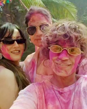 Himani Sharma Instagram - Holi 2025 ✌🏻
..
..
..
..
#holi #festivalofcolours #holi2025 #himanisharma