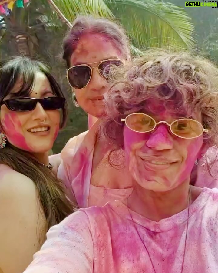 Himani Sharma - 3.8K Likes - Holi 2025 ✌🏻 
..
..
..
..
#holi #festivalofcolours #holi2025 #himanisharma