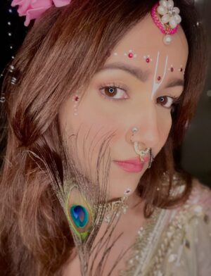 Himani Sharma Instagram - हाथी घोड़ा पालकी जय कन्हैया लाल की 🪈 🦚
..
..
..
..
#radha #radharani #janmashtami #harekṛiṣhna #selfportraits
