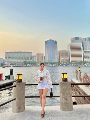 Himanshi Chaudhary Instagram - 🤍🦢