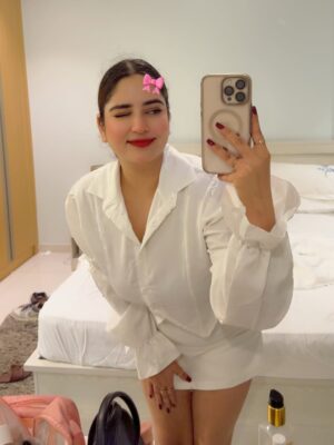 Himanshi Chaudhary Instagram - 🤍🦢
