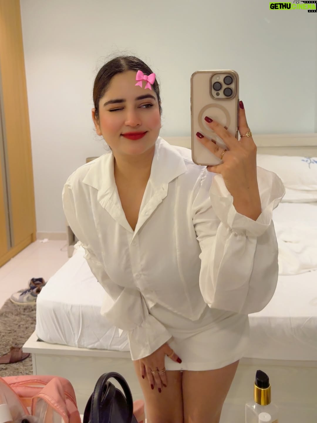 Himanshi Chaudhary - 10.9K Likes - 🤍🦢