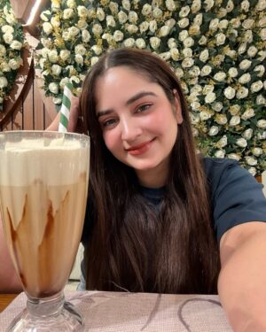 Himanshi Chaudhary Instagram - 🍰💛