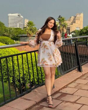 Himanshi Chaudhary Instagram - 💛