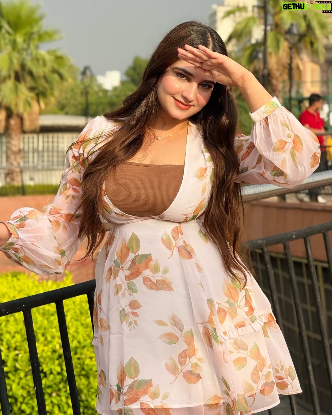 Himanshi Chaudhary - 11.4K Likes - 💛
