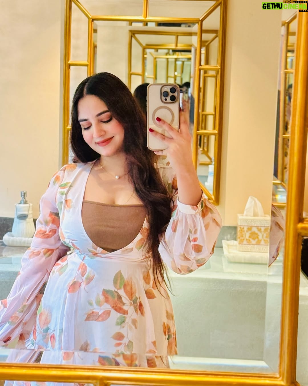 Himanshi Chaudhary - 11.4K Likes - 💛
