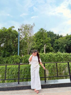 Himanshi Chaudhary Instagram - 🤍 saiyaara dekhne chlein?