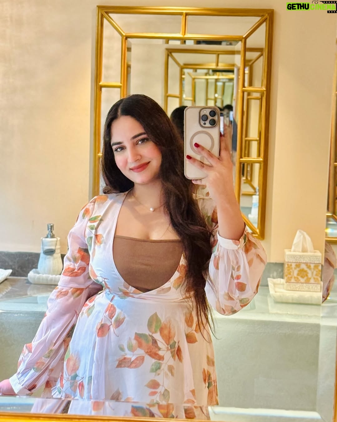 Himanshi Chaudhary - 11.4K Likes - 💛