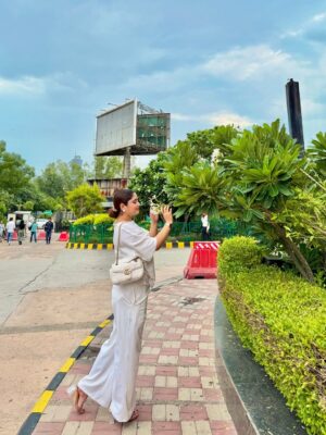 Himanshi Chaudhary Instagram - 🤍 saiyaara dekhne chlein?