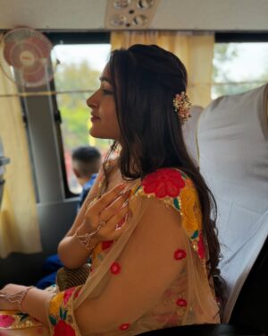 Himanshi Tekwani Instagram - Brothers casually hanging out in the background 🙃