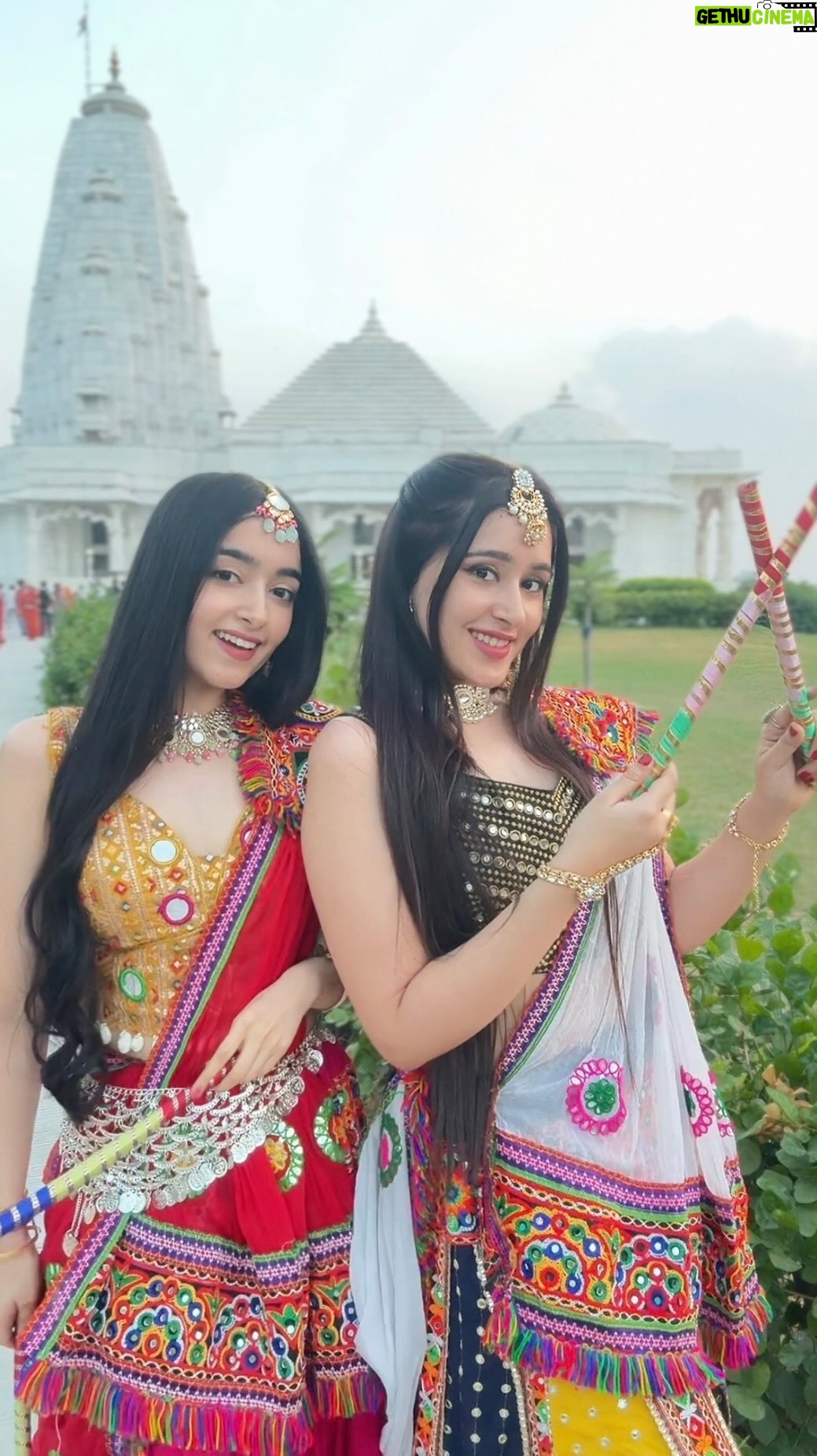 Himanshi Tekwani - 14.7K Likes - Who needs a Garba Partner when you have your sister?😍👯‍♀️
.
.
.
.
.
#navratri #garbaoutfit #navratritransition #sistergoals #garbaqueen #transition #sister #jaipurcity #jaipurbloggers #navratri2024 #garbafit #navratrispecial #sistersbeforemisters #indianbeauties