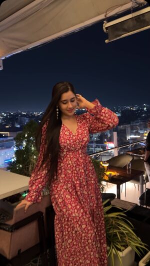 Himanshi Tekwani Instagram -
