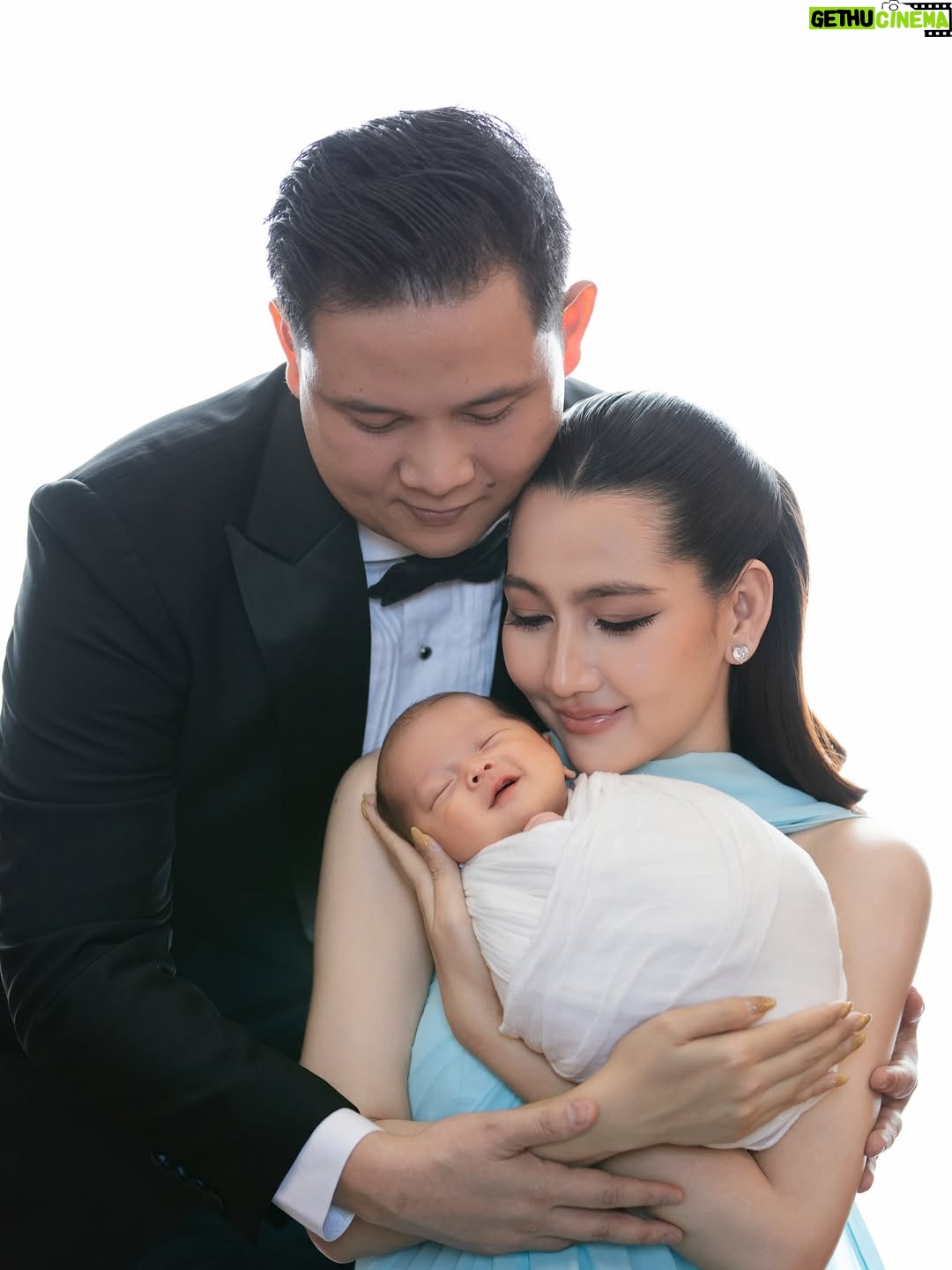 Hin Channiroth - 7.1K Likes - 8.8.2025 អូន បុត្រចេញខែហើយ 
សូមកូនមានមានសុខភាពល្អ ប្រាជ្ញាវាងវៃ ជាក្មេងគោរពចាស់ទុំ ស្តាប់បង្គាប់ ជាកូនល្អ ក្មេងល្អក្នុងសង្គម ❤️😘
Love you ❤️