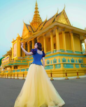 Hin Channiroth Instagram - Snow White ឆ្លៀតដើរលេងភ្នំពេញបន្តិចសិនចាំទៅវិញ 😅🇰🇭❤️