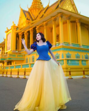 Hin Channiroth Instagram - Snow White ឆ្លៀតដើរលេងភ្នំពេញបន្តិចសិនចាំទៅវិញ 😅🇰🇭❤️