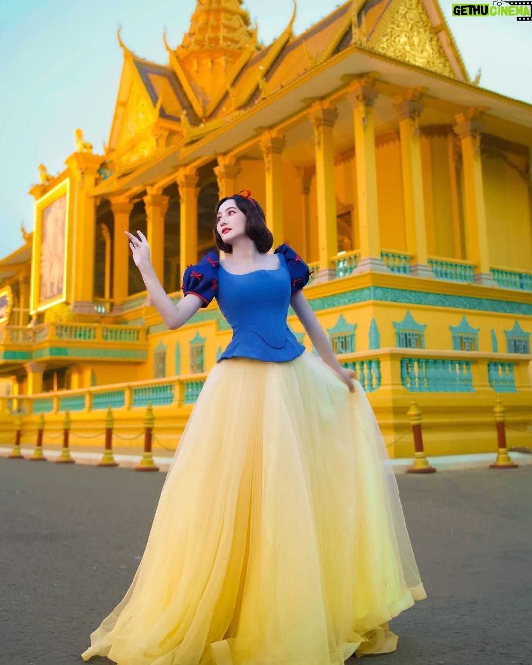 Hin Channiroth - 5.3K Likes - Snow White ឆ្លៀតដើរលេងភ្នំពេញបន្តិចសិនចាំទៅវិញ 😅🇰🇭❤️