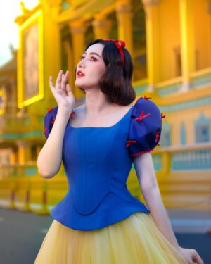Hin Channiroth Instagram - Snow White ឆ្លៀតដើរលេងភ្នំពេញបន្តិចសិនចាំទៅវិញ 😅🇰🇭❤️