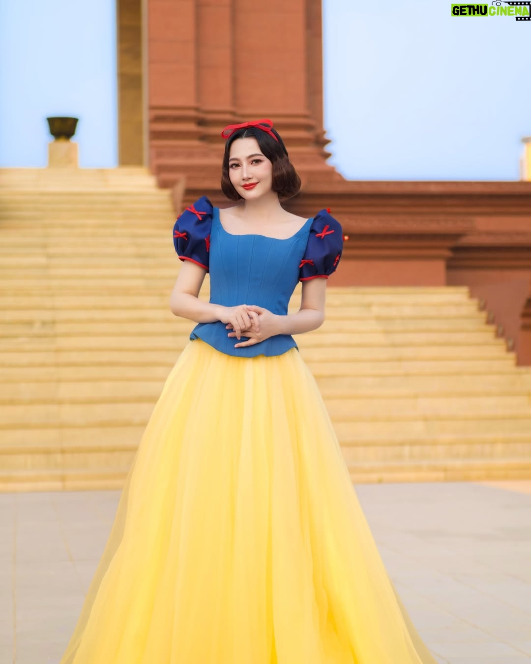 Hin Channiroth - 5.3K Likes - Snow White ឆ្លៀតដើរលេងភ្នំពេញបន្តិចសិនចាំទៅវិញ 😅🇰🇭❤️