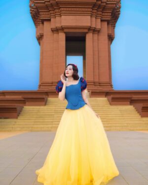 Hin Channiroth Instagram - Snow White ឆ្លៀតដើរលេងភ្នំពេញបន្តិចសិនចាំទៅវិញ 😅🇰🇭❤️
