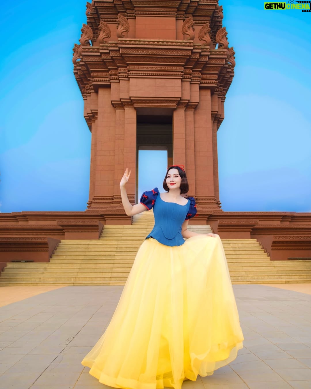 Hin Channiroth - 5.3K Likes - Snow White ឆ្លៀតដើរលេងភ្នំពេញបន្តិចសិនចាំទៅវិញ 😅🇰🇭❤️