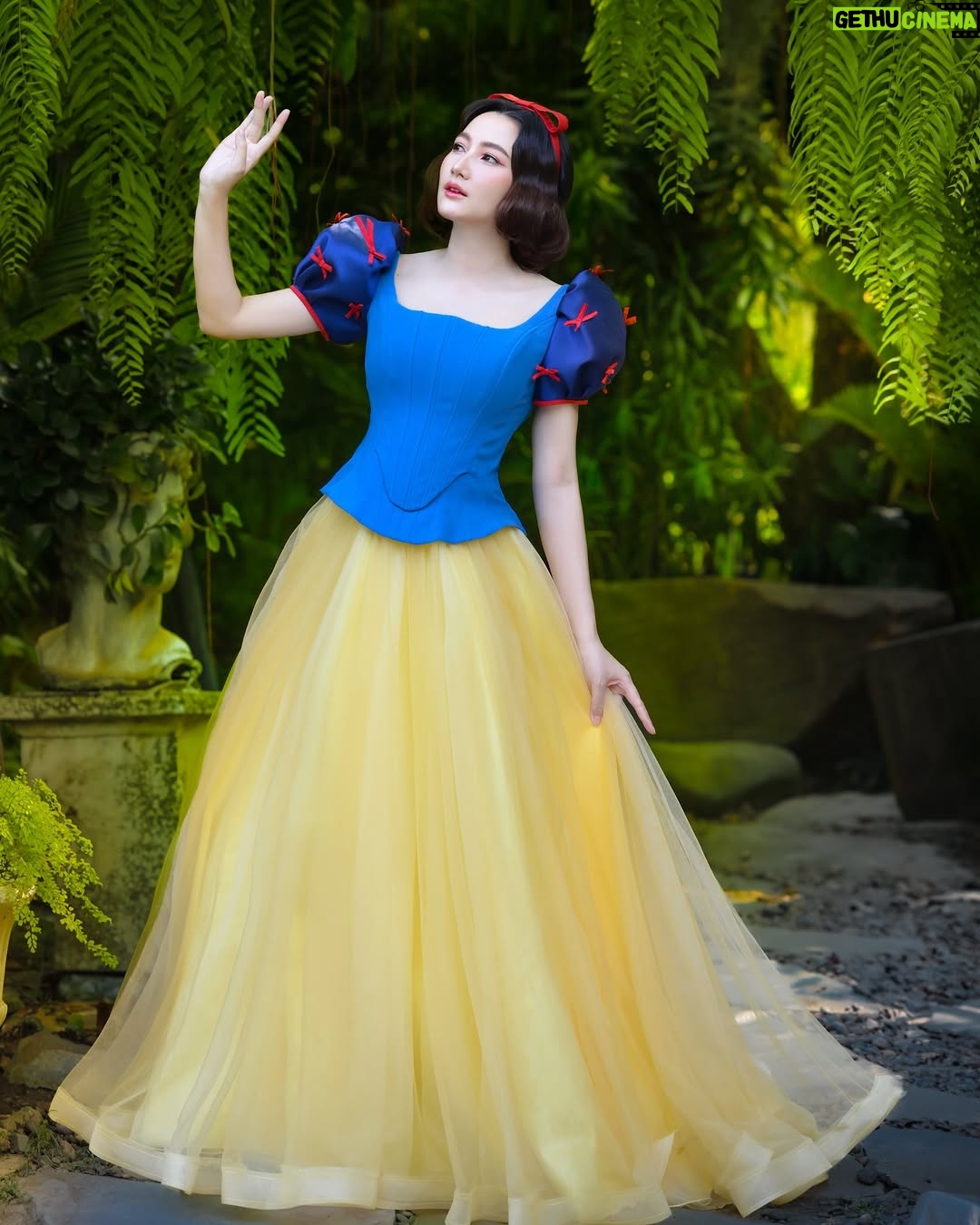 Hin Channiroth - 5.3K Likes - Snow White ឆ្លៀតដើរលេងភ្នំពេញបន្តិចសិនចាំទៅវិញ 😅🇰🇭❤️