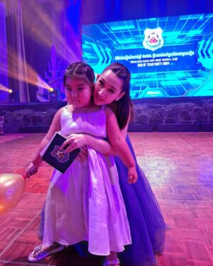 Hin Channiroth Instagram - ក្នុងឱកាសឆ្នាំថ្មី ឆ្នាំសកល២០២៤ ឈានចូល២០២៥ នាងខ្ញុំ សូមគោរពជូនពរ លោកជំទាវ ហ៊ុន ម៉ាណា ព្រមទាំងក្រុមគ្រួសារ ទទួលបាននូវសុខភាពល្អបរិបូរណ៍ កម្លាំងពលំមាំមួន និងជោគជ័យនូវគ្រប់ភារកិច្ច 🙏🏼🙏🏻🙏🏻
Happy new yew boss @mana8888 ❤️😘