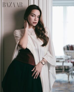 Ho Ngoc Ha Instagram - Beautiful moments ❤️ thank you @bvlgari and @bazaarvietnam @jc.babin
Creative Director: Lee Khuất
Photographer: Mạnh Bi
Fashion Director: Kye Nguyễn
Editor: Duyên Nguyễn.
Stylist: Tiên Nguyễn (Kye Agency)
Makeup: Huyền Lê
Hair: Ruby Nguyễn
Lighting: Việt Trần, Từ Triệu Tạp.
Home Decoration: Atrium Vietnam
Flower: Hoa Tươi Royal
Location: Park Hyatt Saigon
#HoNgocHaKimLy #HoNgocHa #KimLy
#BVLGARI #BVLGARIVN #BvlgariJewelry #BvlgariWatches
#EternallyIconic
#HarpersBazaar #BazaarVietnam
#RoyalflowerThaoDien
#ParkHyattSaigon