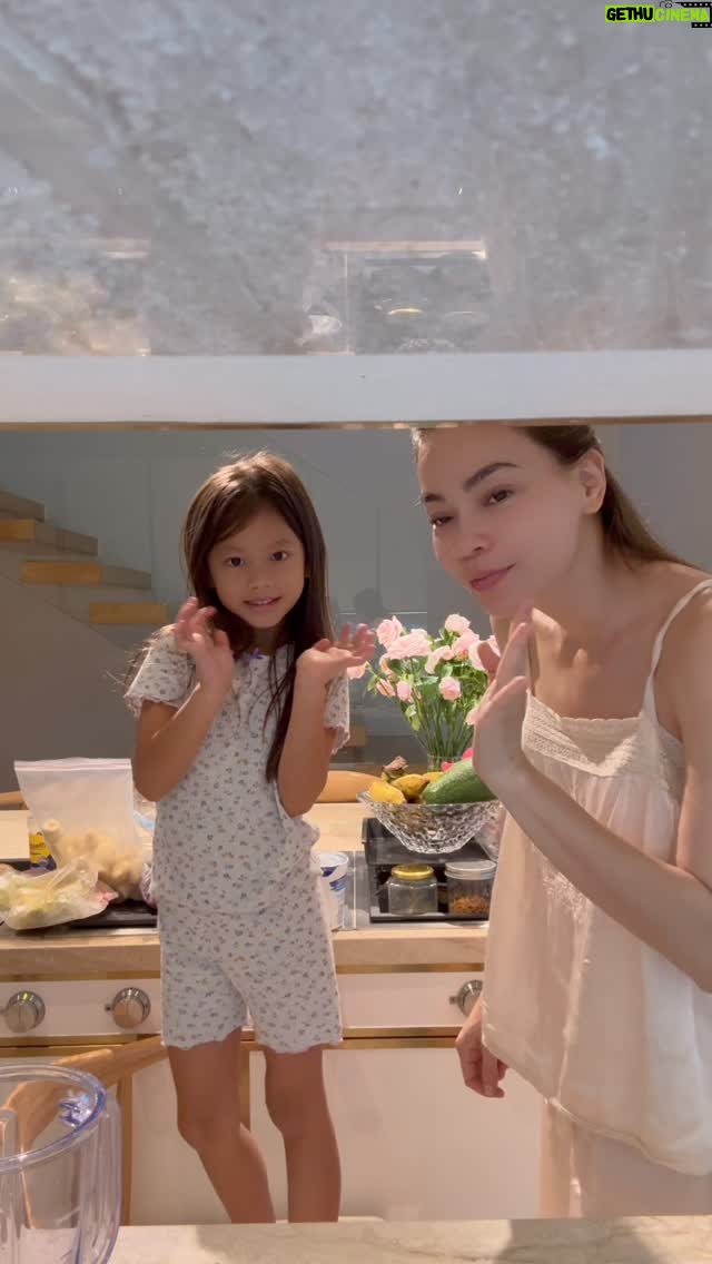 Ho Ngoc Ha - 20.3K Likes - Back to mom' s job after crazy schedule last week 🤣🤣🤣