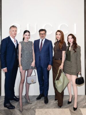 Ho Ngoc Ha Instagram - A stunning transformation of the Gucci store in the heart of Saigon makes it a must-visit destination for every fashion enthusiast ❤️
@gucci #GucciHCMC
Một đêm thật tuyệt cùng mọi người 🌹 cảm ơn thật nhiều nha❤️