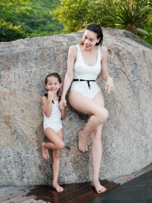 Ho Ngoc Ha Instagram - Me and my girl 🌹
@amanoi
#travel #relax #resort