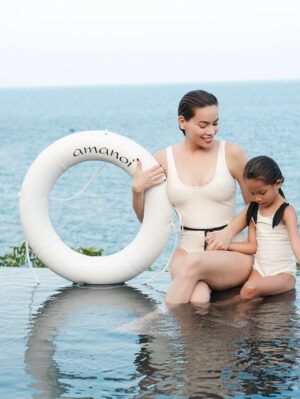 Ho Ngoc Ha Instagram - Me and my girl 🌹
@amanoi
#travel #relax #resort