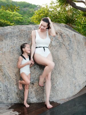 Ho Ngoc Ha Instagram - Me and my girl 🌹
@amanoi
#travel #relax #resort