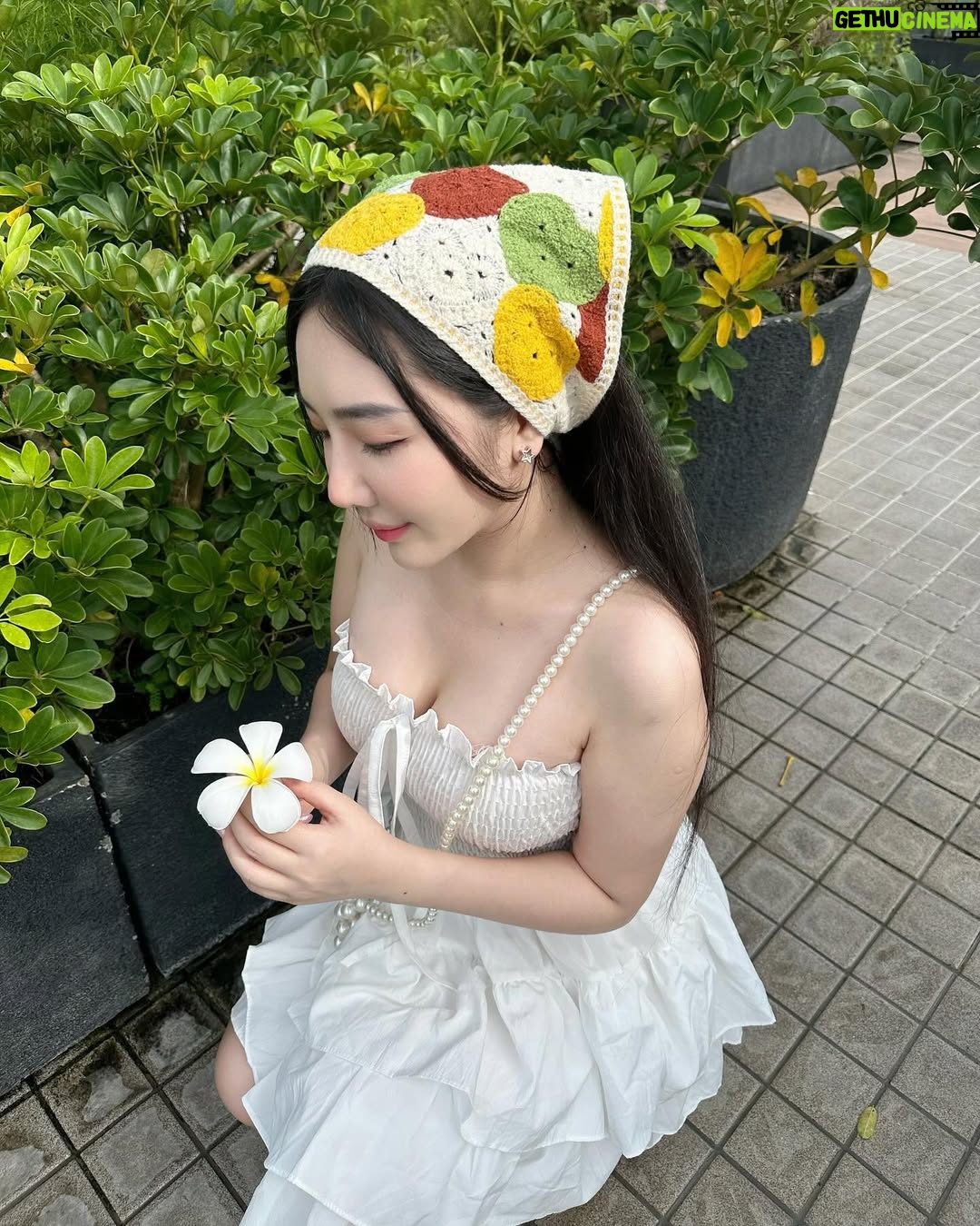 Hsu Eaint San - 2.2K Likes - 🌼